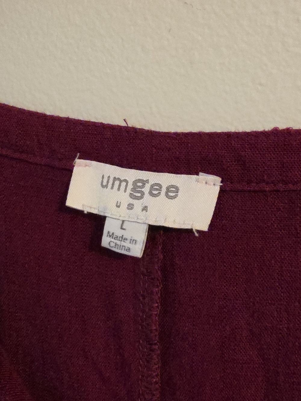Umgee Oversized Burgandy V Neck Blouse.  In EUC - Picture 3 of 7